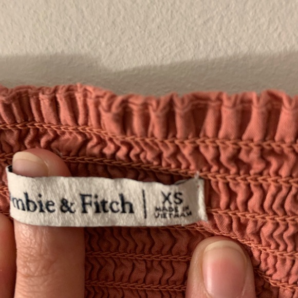 Abercrombie & Fitch smocked cap sleeve top - Picture 4 of 4